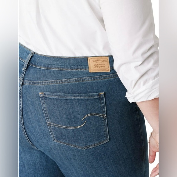 Signature by Levi Strauss Women's Boot Cut Jeans - Indigo - Picture 5 of 11